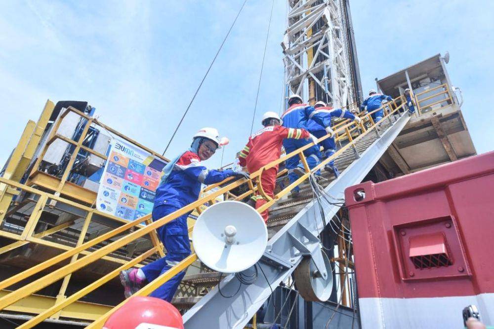 Direktur Utama PT Pertamina (Persero) Nicke Widyawati meninjau langsung Sumur Gulamo di PHR Duri, pada Kamis (27/7). (Dok. Pertamina)