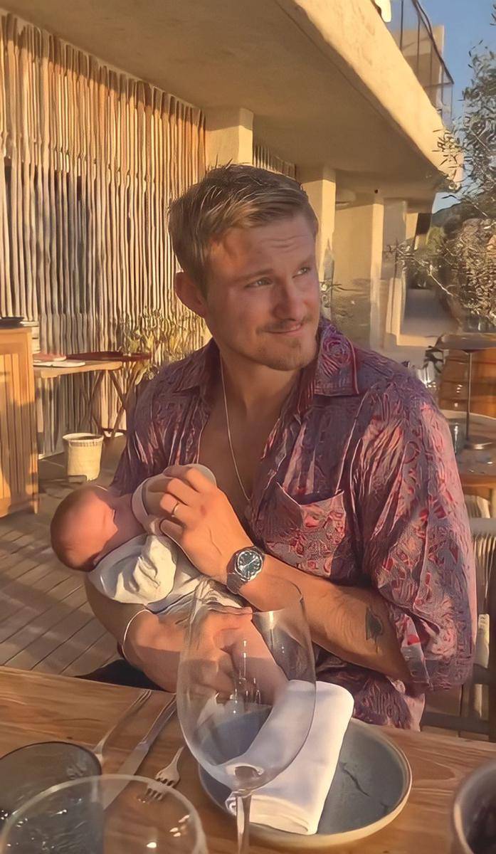 potret Alexander Ludwig dan buah hati (instagram.com/alexanderludwig)