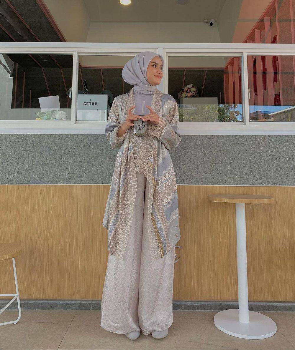 Outfit batik kondangan. (instagram.com/helwabasheel)