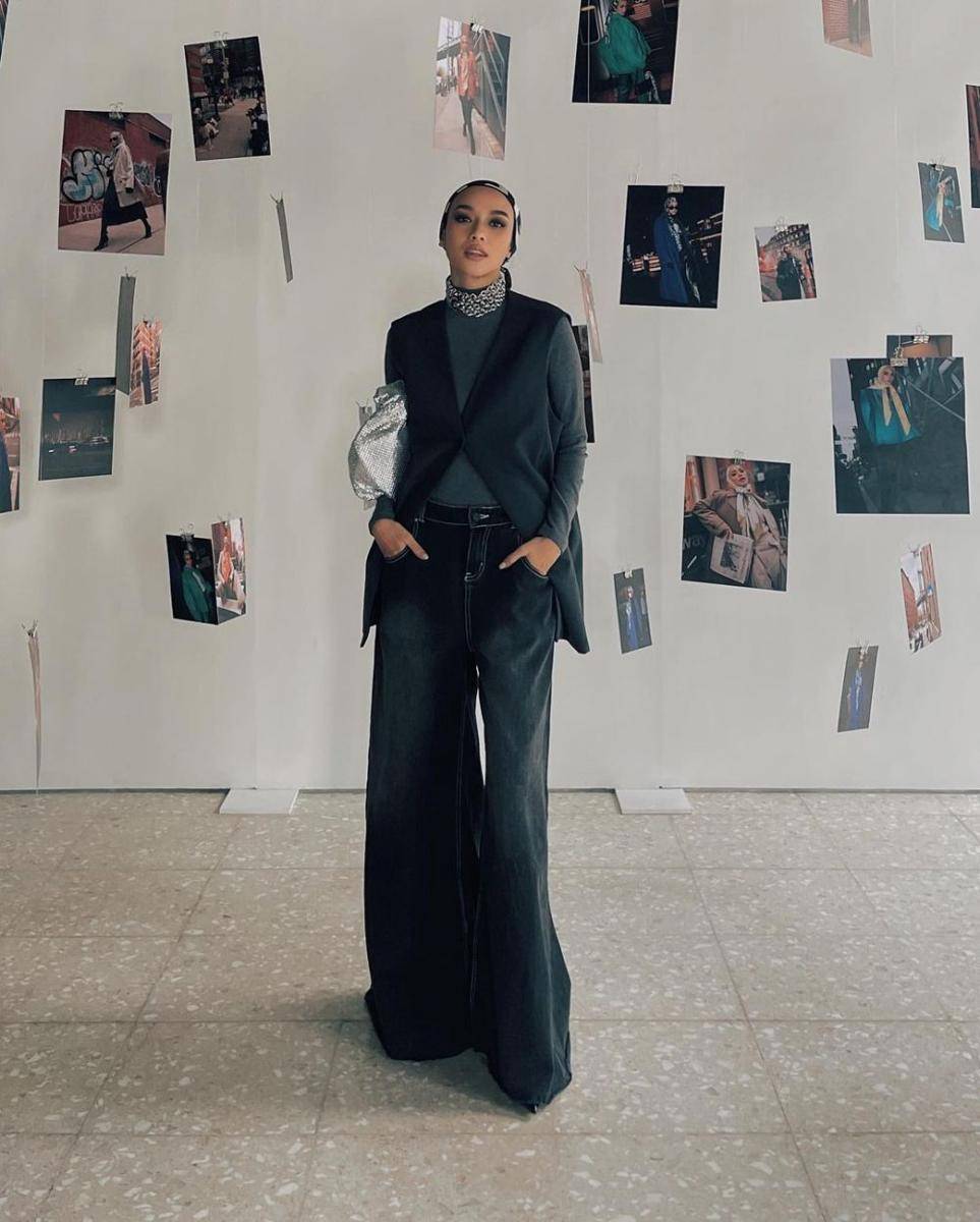 busana serba hitam ala selebgram Vira Tandia (instagram.com/viratandia)