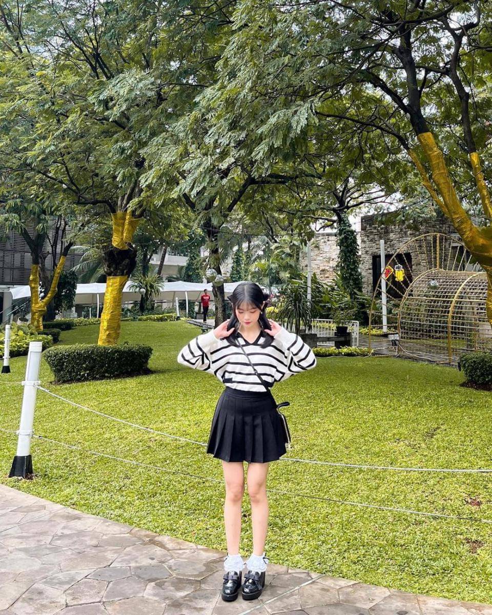 mini skirt ala Fiony JKT48 (instagram.com/jkt48.fiony/)