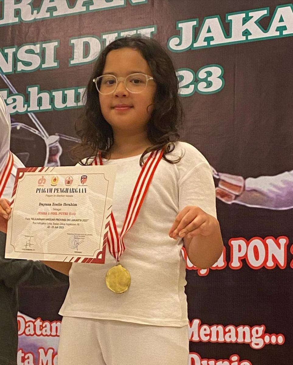 momen anak Baim dan Artika Sari Devi juara olahraga anggar (instagram.com/baimguitar)