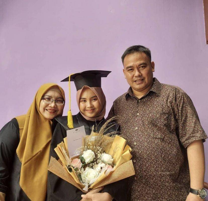 potret kenangan Taufik Lala dan keluarganya (Instagram.com/lalataufik)