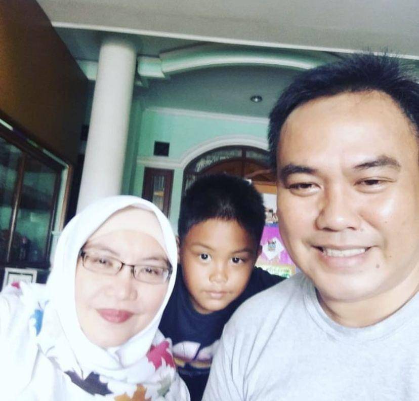 potret kenangan Taufik Lala dan keluarganya (Instagram.com/lalataufik)