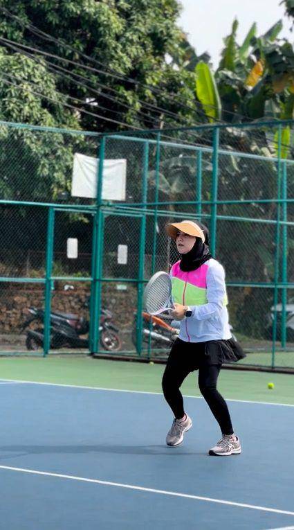 potret Irish Bella berlatih tenis (instagram.com/_irishbella_)