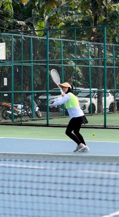 potret Irish Bella berlatih tenis (instagram.com/_irishbella_)