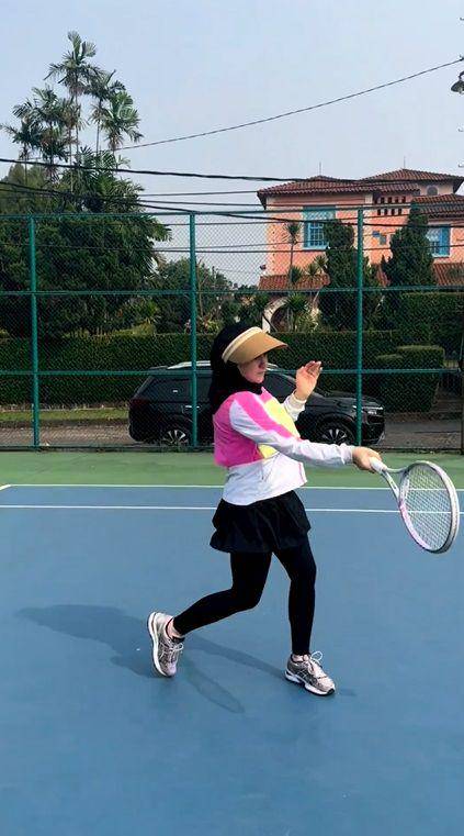 potret Irish Bella berlatih tenis (instagram.com/_irishbella_)