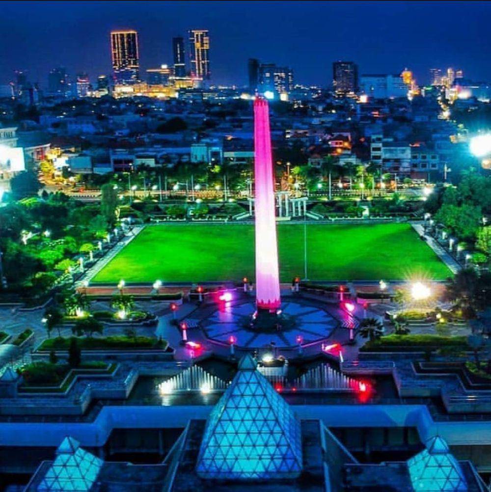 Tugu Pahlawan (instagram.com/indonesian.photogenic)