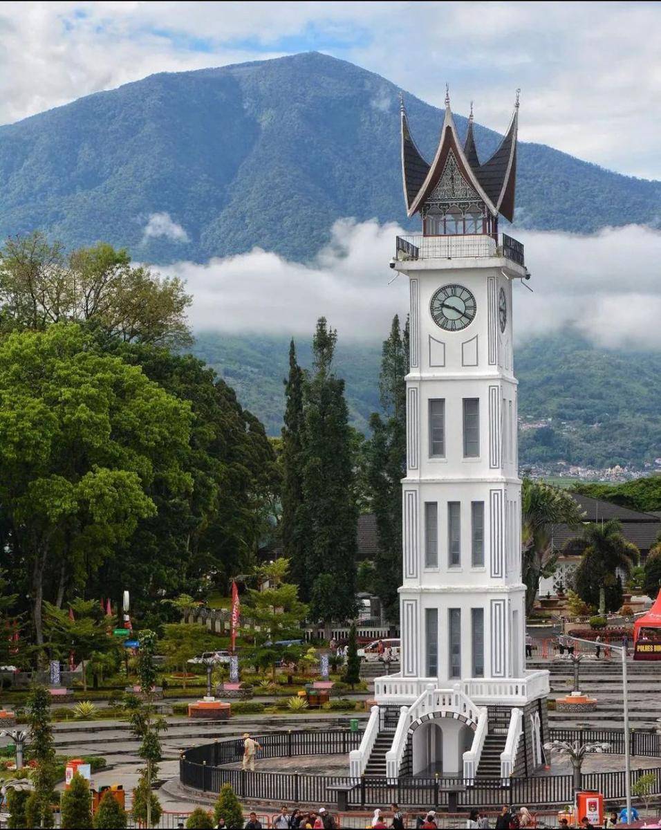 Tugu Jam Gadang (instagram.com/wisatabukittinggi)