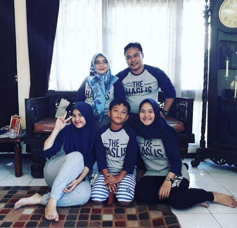 potret kenangan Taufik Lala dan keluarganya (Instagram.com/lalataufik)