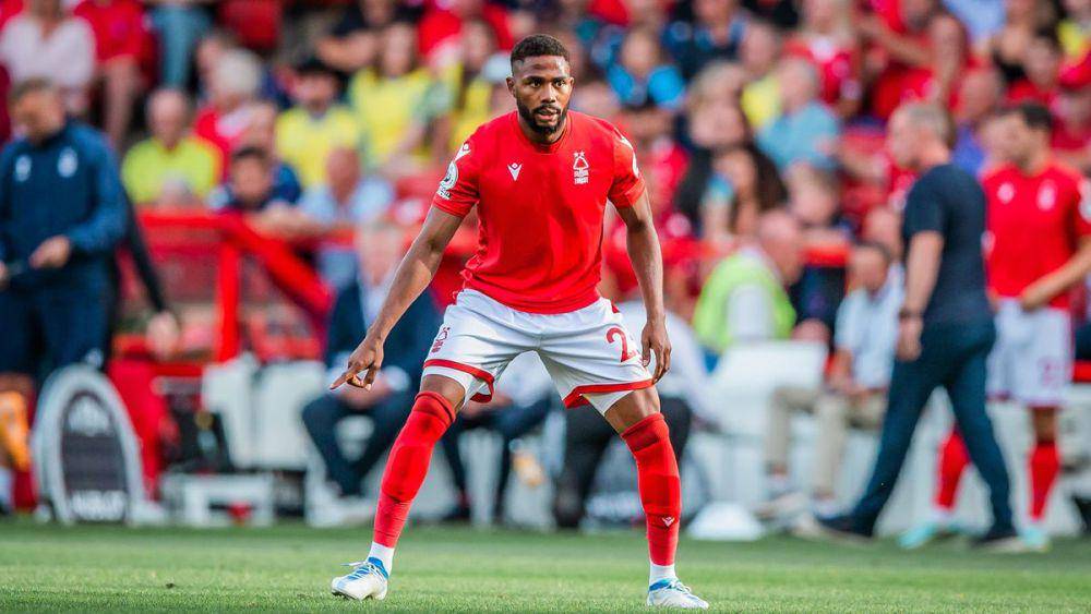 potret Emmanuel Dennis (nottinghamforest.co.uk)