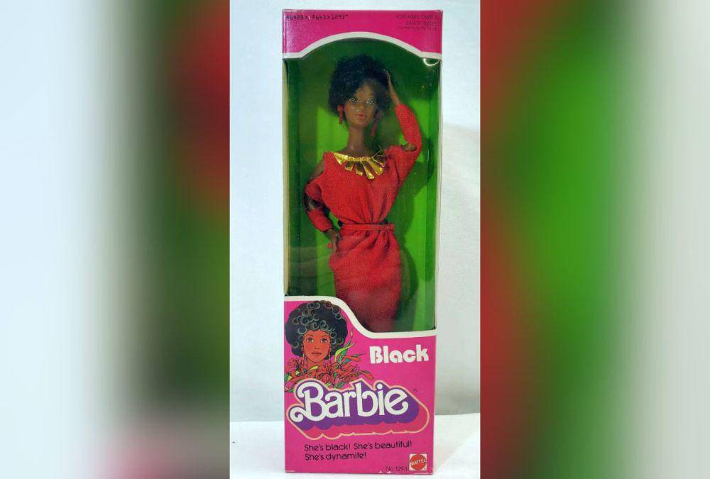Barbie berkulit hitam pertama yang dirilis tahun 1980 oleh Mattel (etsy.com/WIOnlineAuctions)