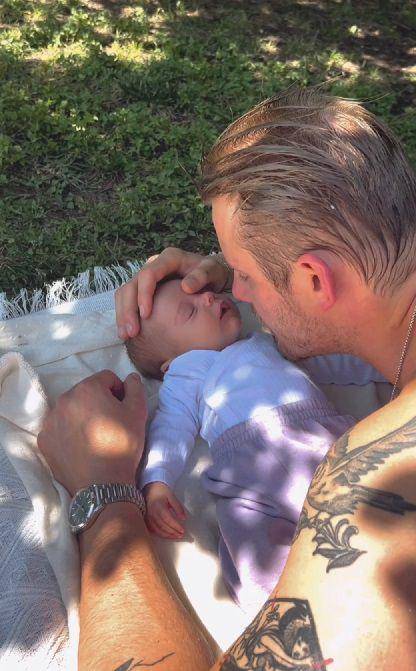 potret Alexander Ludwig dan buah hati (instagram.com/laurendludwig)