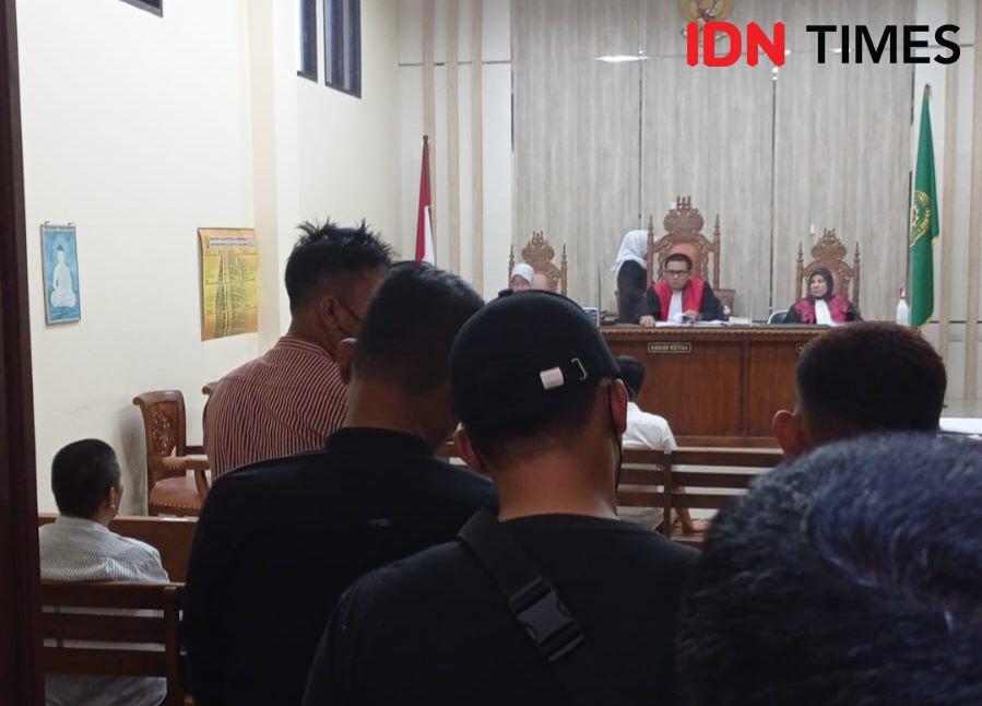 Sidang Hadirkan Bupati Lamsel, Wartawan Diintimidasi Pria Rambut Cepak