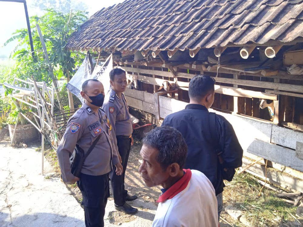 Polisi olah TKP pencurian kambing di Imogiri.(Dok.Polres Bantul)