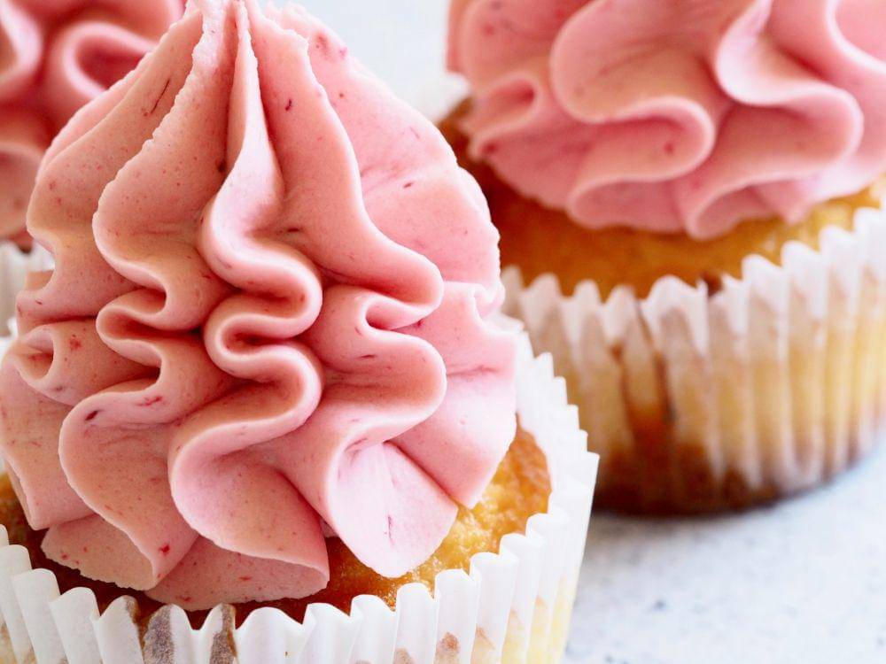 ilustrasi pink cupcakes (pexels.com/Jess Bailey Designs)