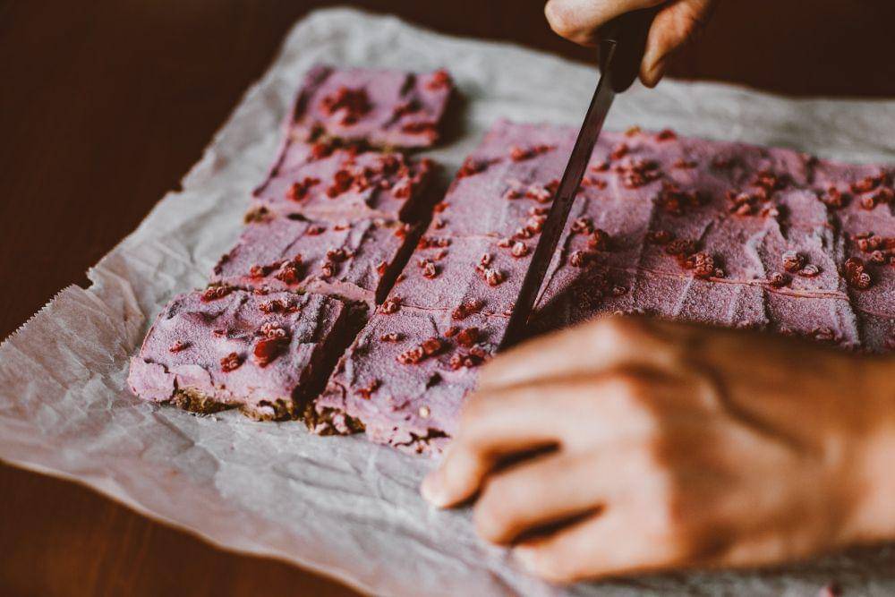 ilustrasi snack bar stroberi (pexels.com/ROMAN ODINTSOV)