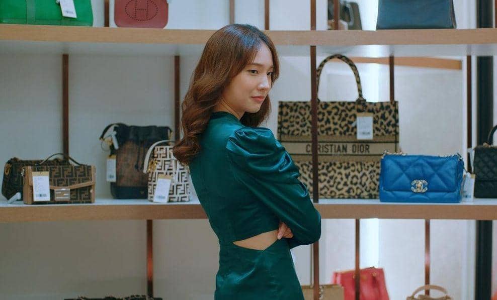 Jan Ployshompoo di drama Loneliness Society (instagram.com/gmmtv)