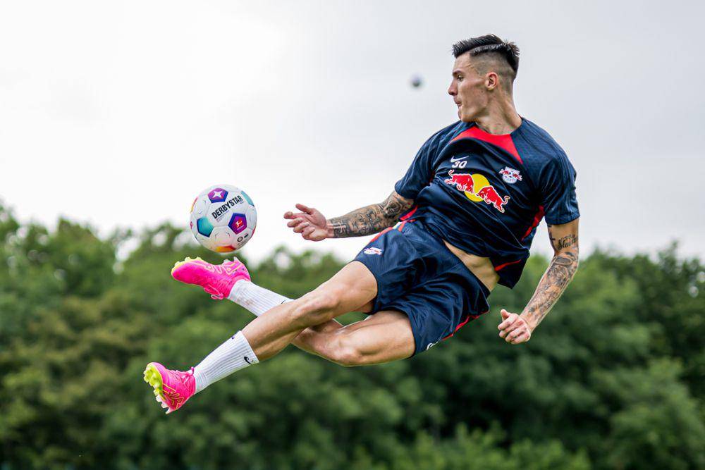Benjamin Sesko menambah daya serang RB Leipzig untuk 2023/2024. (twitter.com/RBLeipzig_EN)