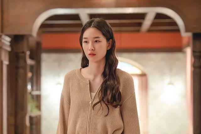 9 Harga Outfit Won Ji An di Heartbeat, Sederhana tapi Jutaan Rupiah!