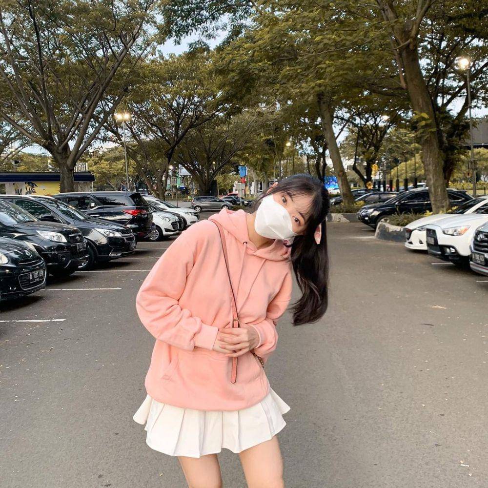 mini skirt ala Fiony JKT48 (instagram.com/jkt48.fiony/)