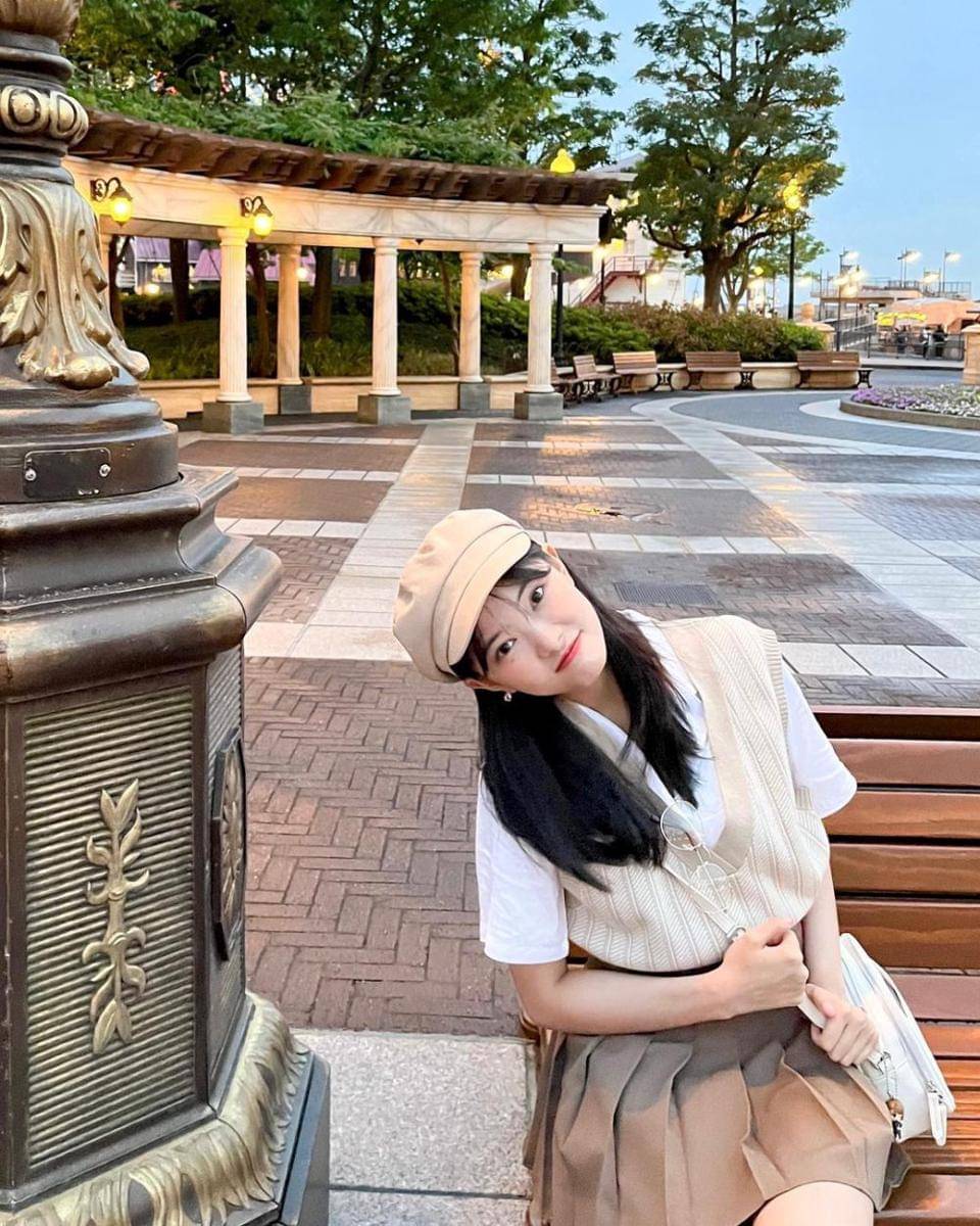 mini skirt ala Fiony JKT48 (instagram.com/jkt48.fiony/)