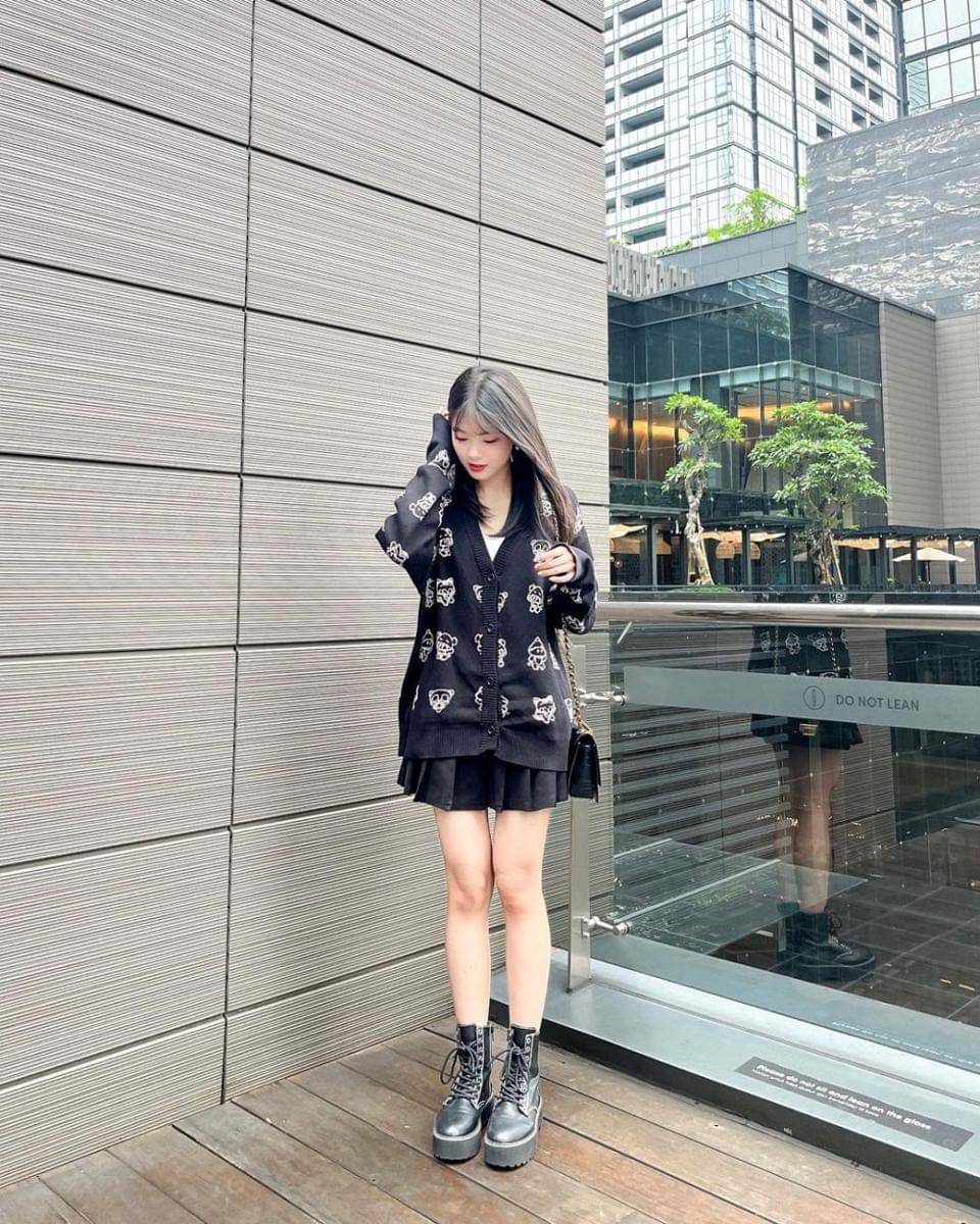 mini skirt ala Fiony JKT48 (instagram.com/jkt48.fiony/)