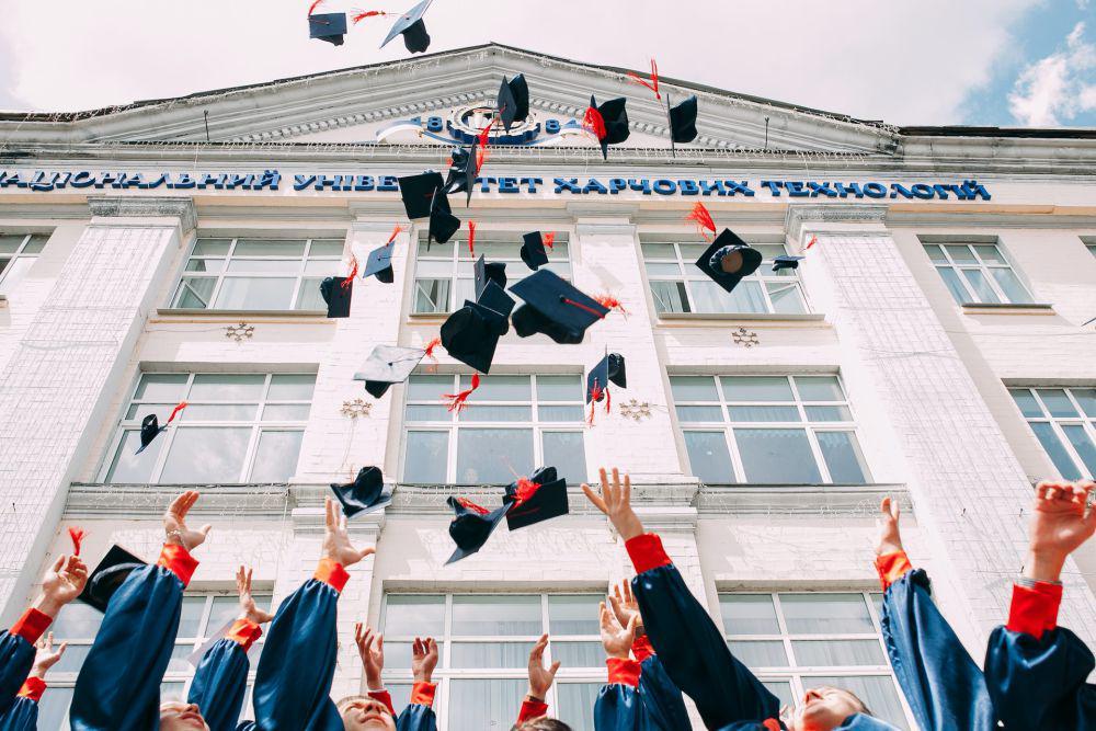 7 Beasiswa yang Gak Mewajibkan Sertifikat IELTS, Mau Coba?
