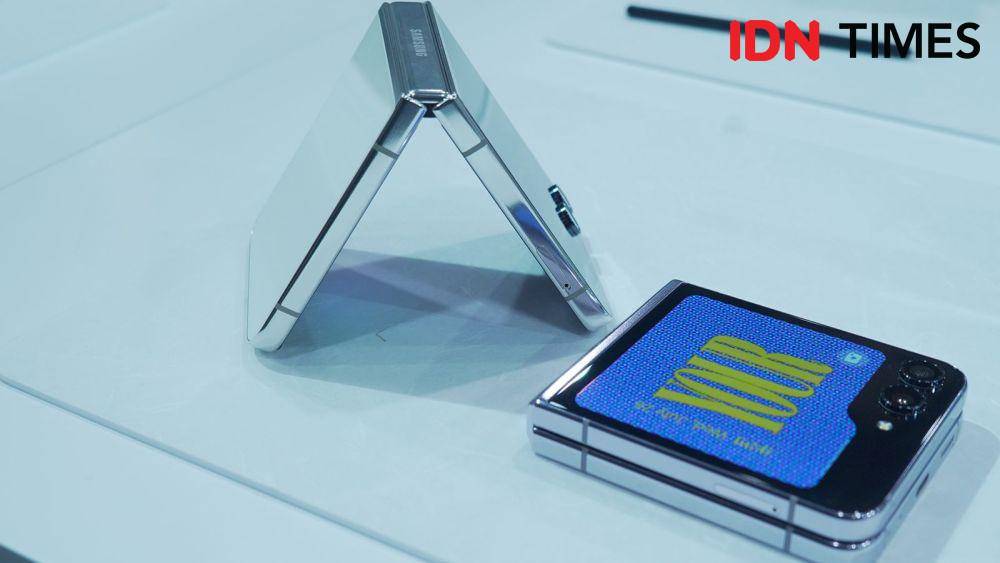 Samsung Galaxy Z Flip5. (IDN Times/Vadhia Lidyana)