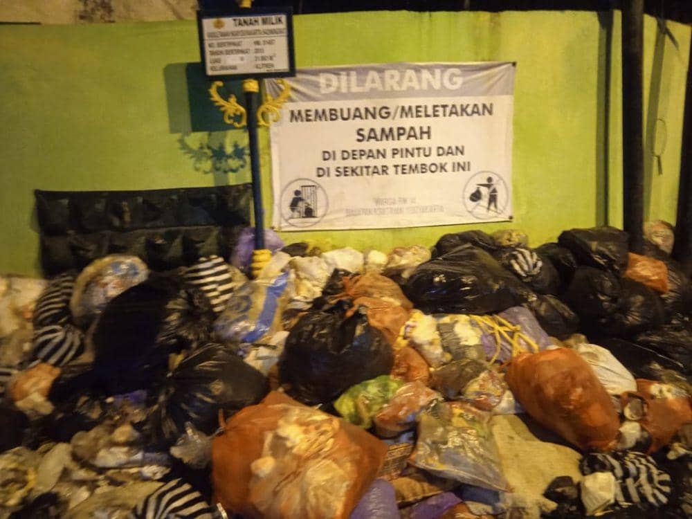 TPA Piyungan Ditutup Forpi Temukan Sampah Menggunung di Jalan Munggur Kota Yogyakarta (Forpi Yogyakarta)