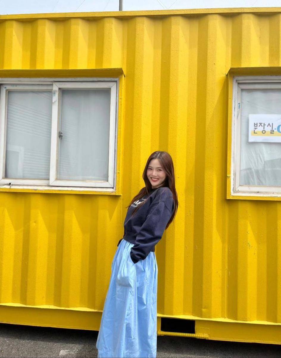 ide outfit buat hangout ala member Oh My Girl (instagram.com/candyz_hyojung)
