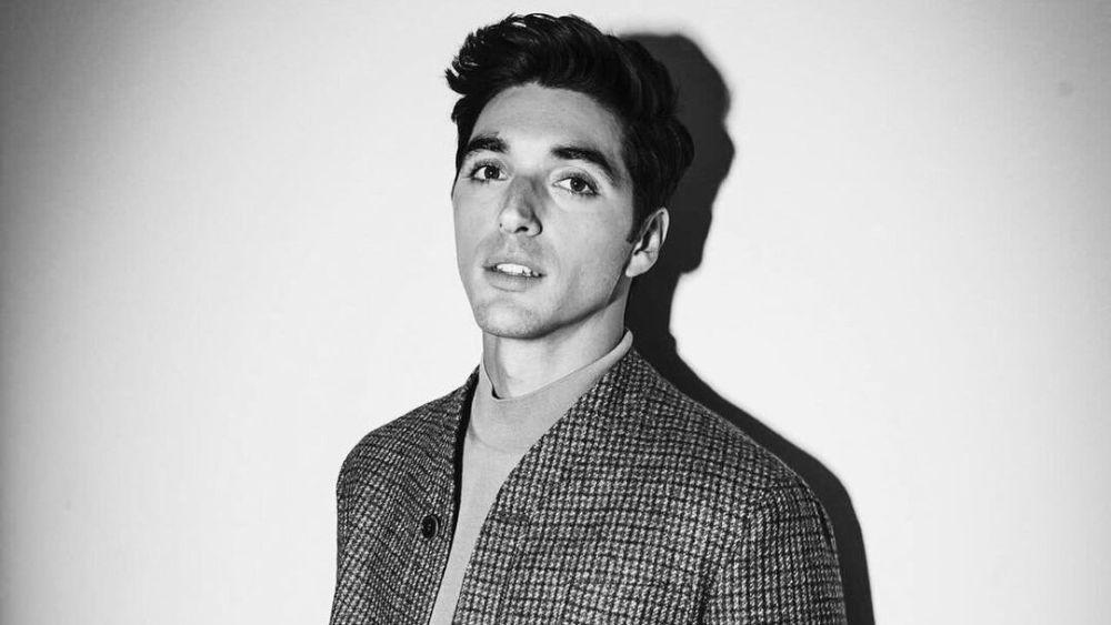 9 Potret Taylor Zakhar Perez, Pemain Film Red White and Royal Blue