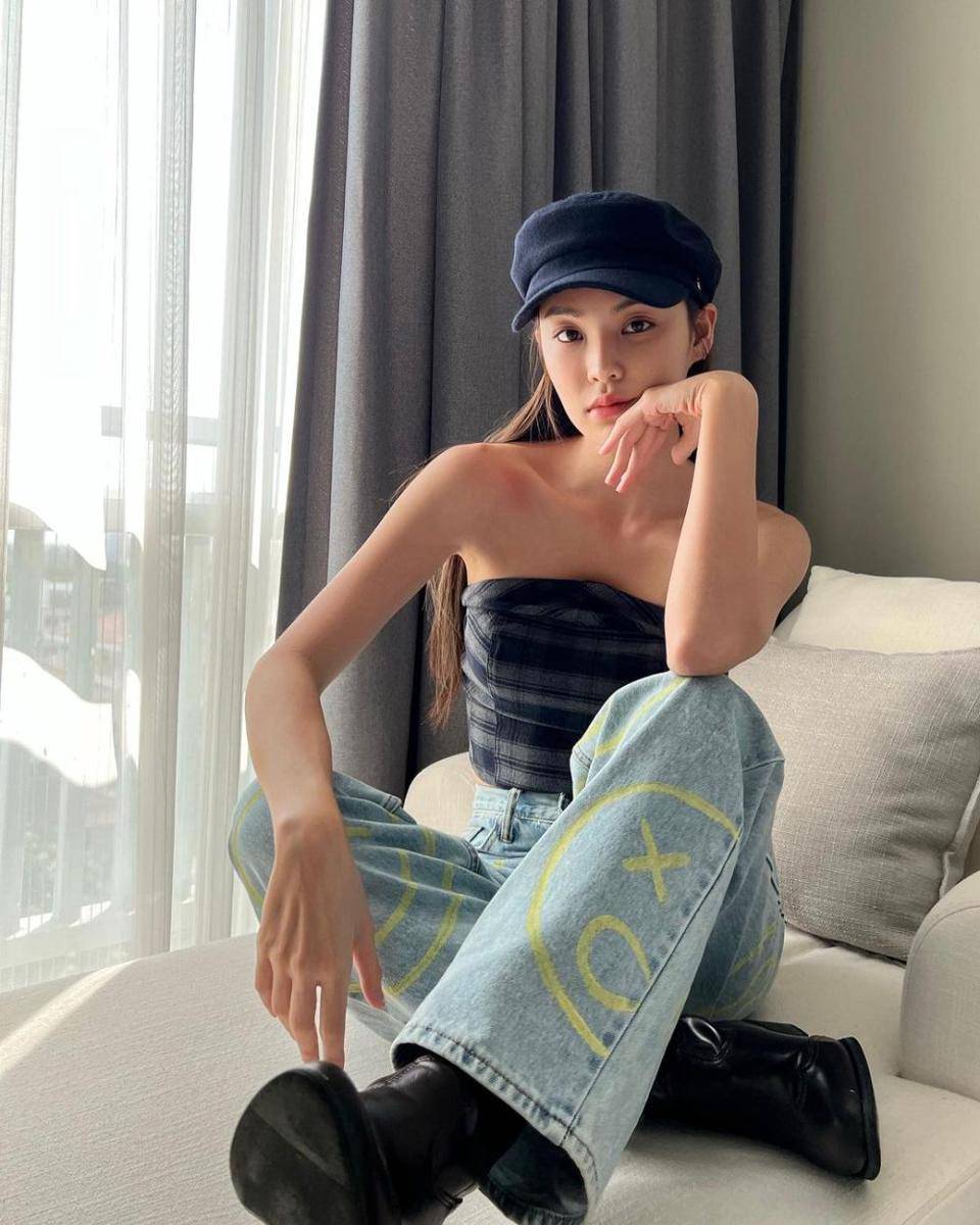 ide padu padan tube top ala Kapook Phatchara (instagram.com/kapookphat)