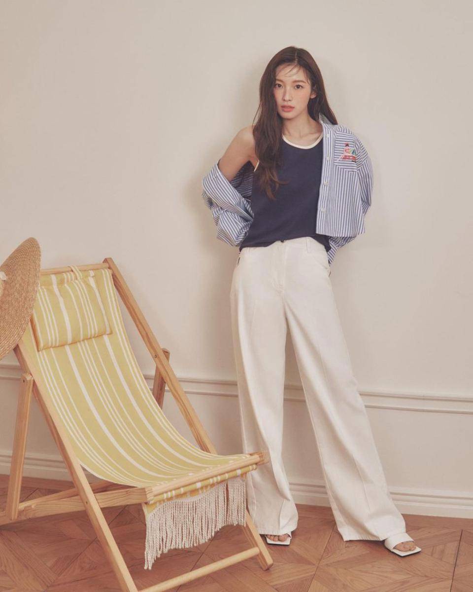 inspirasi summer outfit ala Arin Oh My Girl (instagram.com/ye._.vely618)