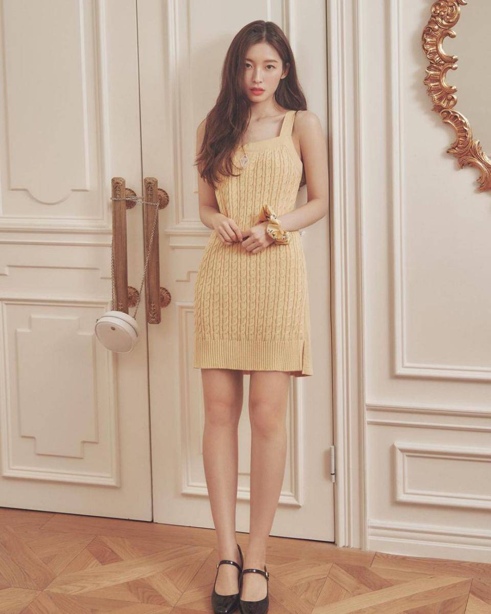 inspirasi summer outfit ala Arin Oh My Girl (instagram.com/ye._.vely618)