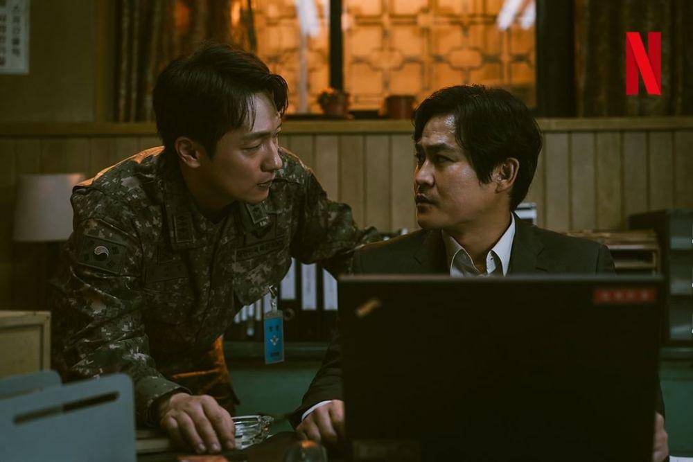 cuplikan Son Suk Koo dan Kim Sung Kyun di drakor D.P. 2 (instagram.com/netflixkcontent)