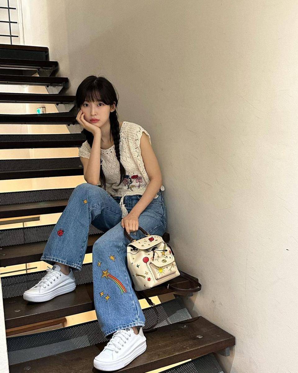 inspirasi summer outfit ala Arin Oh My Girl (instagram.com/ye._.vely618)