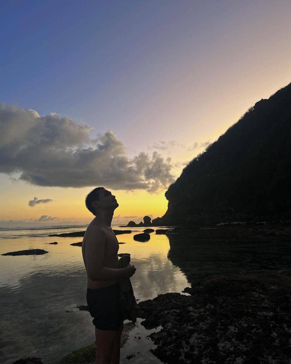potret Afgan di pantai (instagram.com/afgan__)