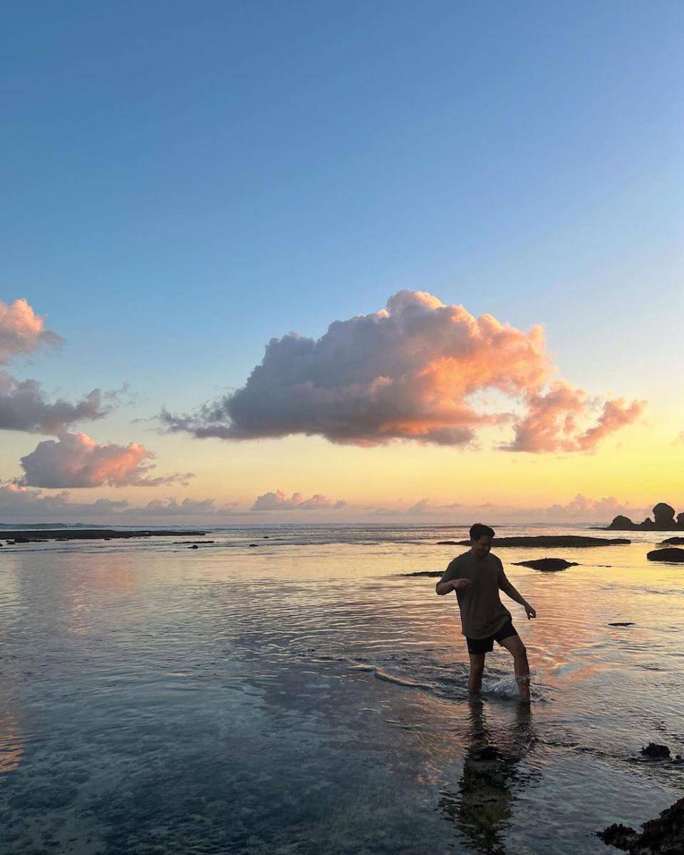 potret Afgan di pantai (instagram.com/afgan__)