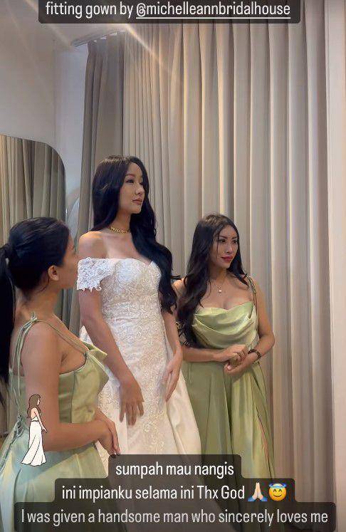Lucinta Luna fitting baju (Instagram.com/lucintaluna_manjalita)