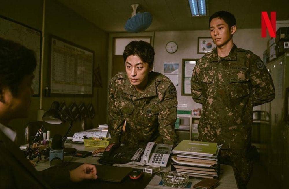 Koo Gyo Hwan dan Jung Hae In di drama D.P. Season 2 (instagram.com/netflixkr)