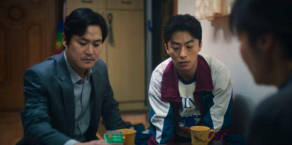 Kim Sung Kyun dan Koo Gyo Hwan di drama D.P. Season 2 (Dok. Netflix/D.P. Season 2)