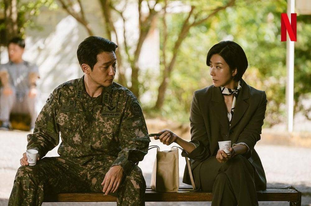 Son Suk Gu dan Kim Ji Hyun di drama D.P. Season 2 (instagram.com/netflixkr)