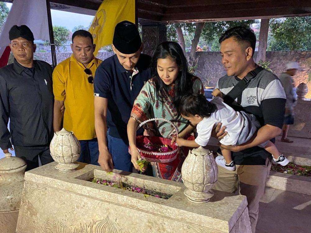 8 Momen Olivia Zalianty Ziarah ke Makam Bung Karno, Belajar Sejarah
