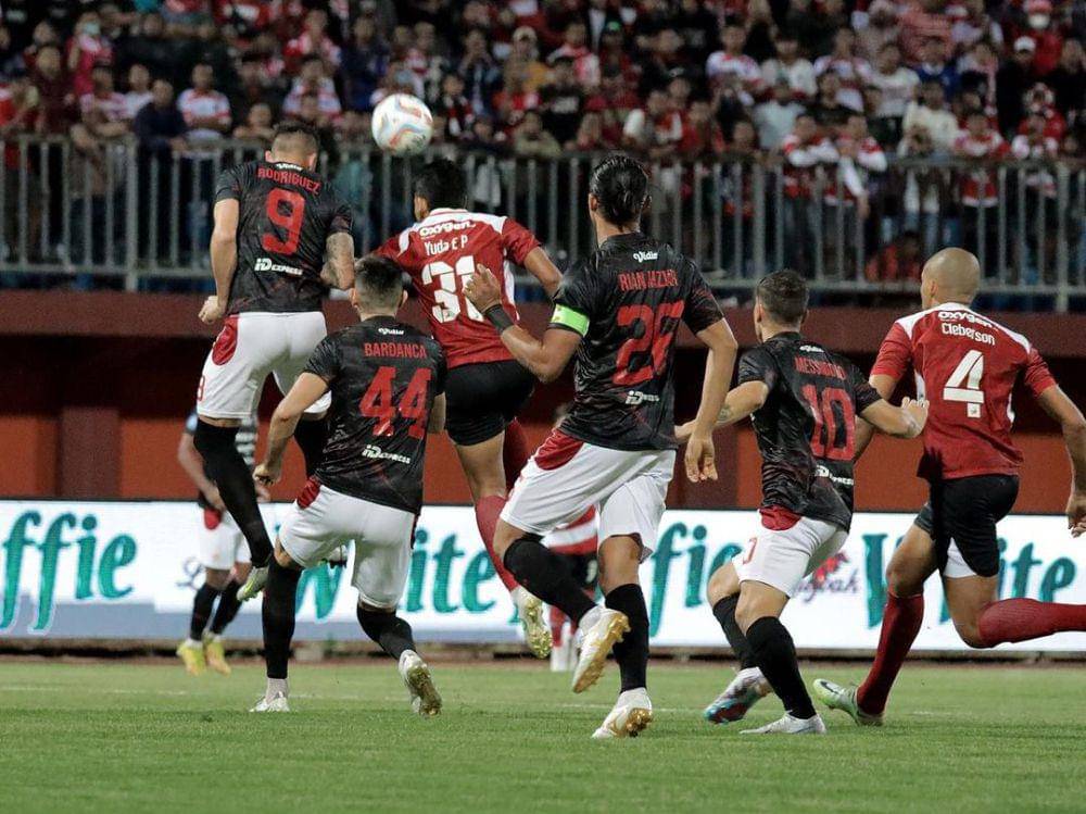 Madura United saat menghadapi Persis Solo pada putaran pertama di Liga 1 Indonesia 2023/2024. (instagram.com/maduraunited.fc)