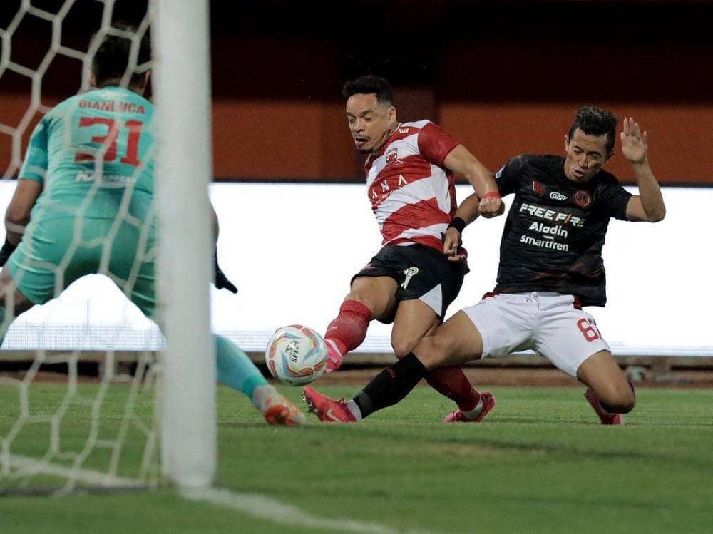 Madura United saat menghadapi Persis Solo pada putaran pertama di Liga 1 Indonesia 2023/2024. (instagram.com/maduraunited.fc)