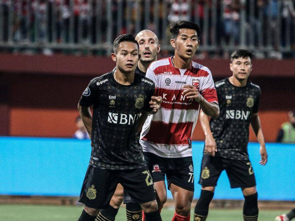 Madura United saat menghadapi Bhayangkara FC di Liga 1 Indonesia 2022/2023. (instagram.com/maduraunited.fc)