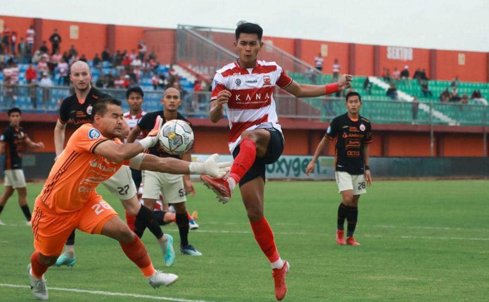 Madura United saat menghadapi Persija Jakarta di Liga 1 Indonesia 2022/2023. (instagram.com/maduraunited.fc)