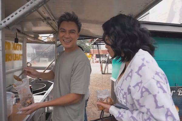 7 Potret Nikita Mirzani dan Baim Wong Jajan Kaki Lima, Sudah Damai?