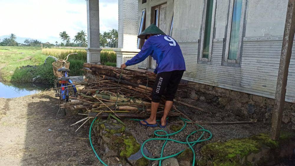 Gas 3 Kg Langka, Warga Banyuwangi Stok Kayu Bakar